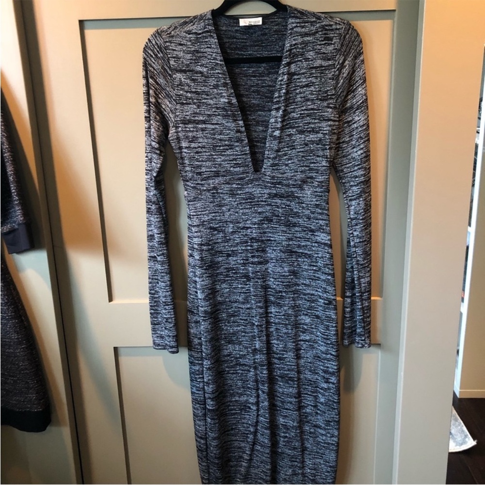 Wilfred Marled Black and White Long Sleeve V-Neck Knit Dress